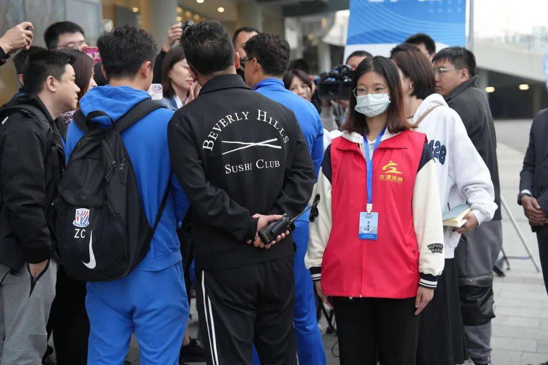 足球志愿者服务队伍不断壮大，为青少年提供了更加温暖的运动环境的简单介绍